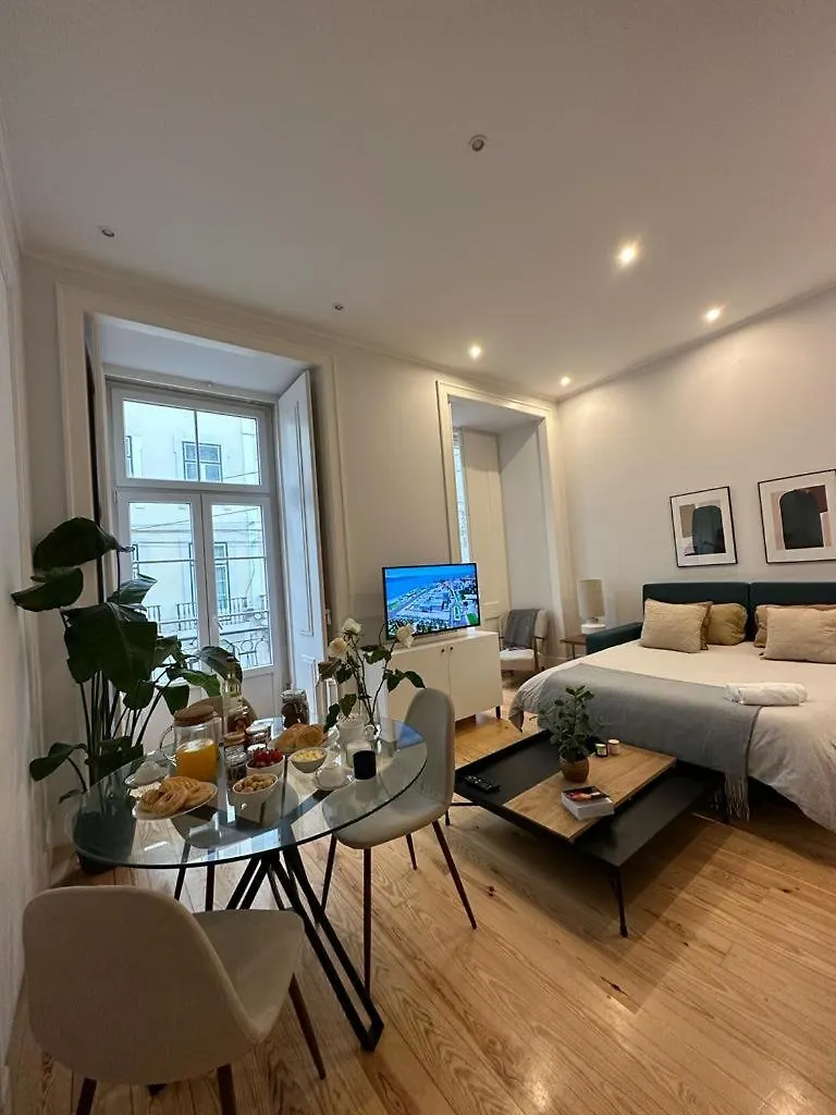 Quarto Com Varanda Centro De Lisboa